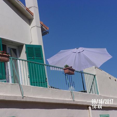 Stud Terras Ville Corniche 2 Pers Stat Gratuit Rue Modif Suivt Possib Et Accord Exclusif Marsilya Dış mekan fotoğraf