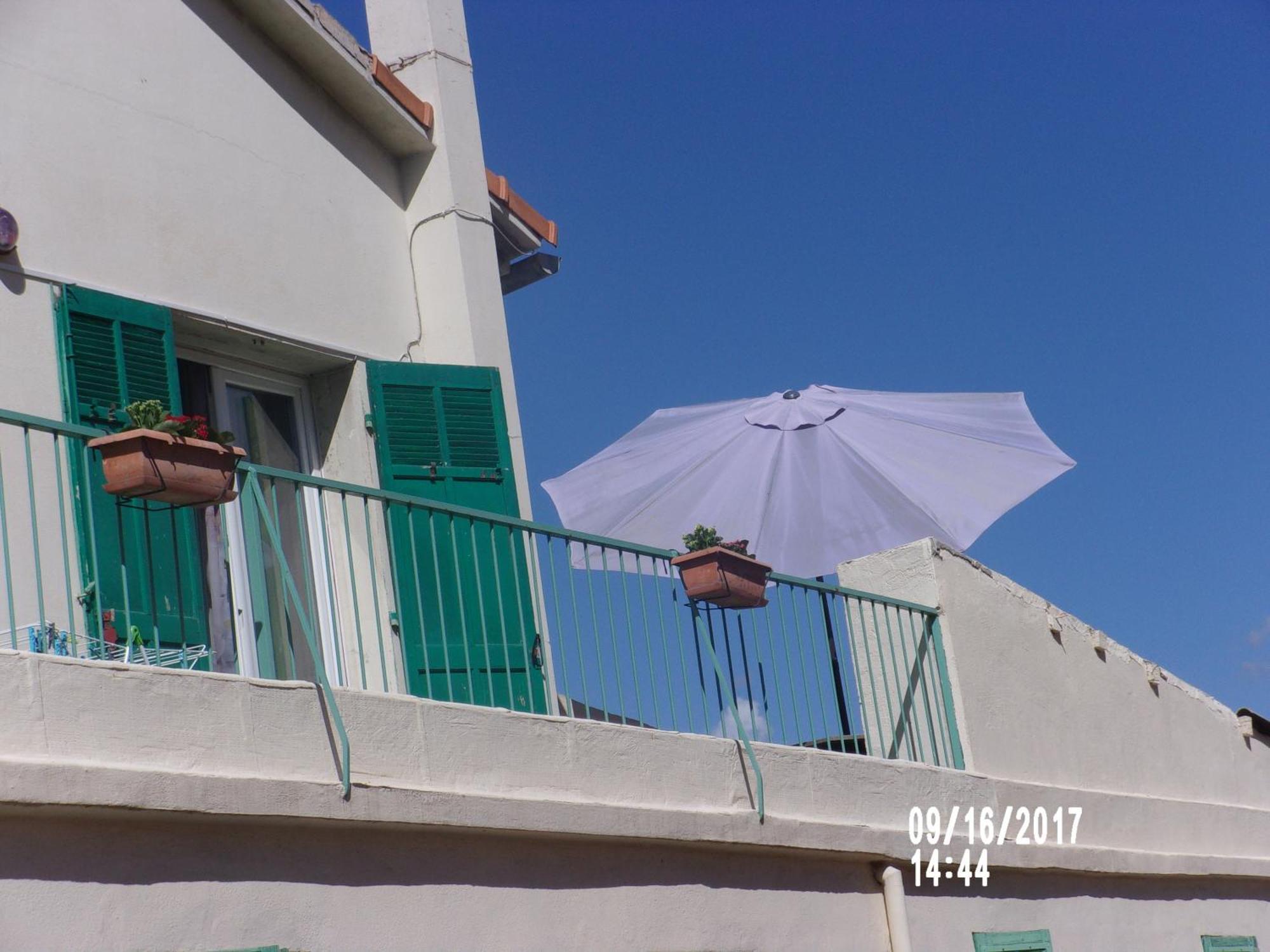 Stud Terras Ville Corniche 2 Pers Stat Gratuit Rue Modif Suivt Possib Et Accord Exclusif Marsilya Dış mekan fotoğraf