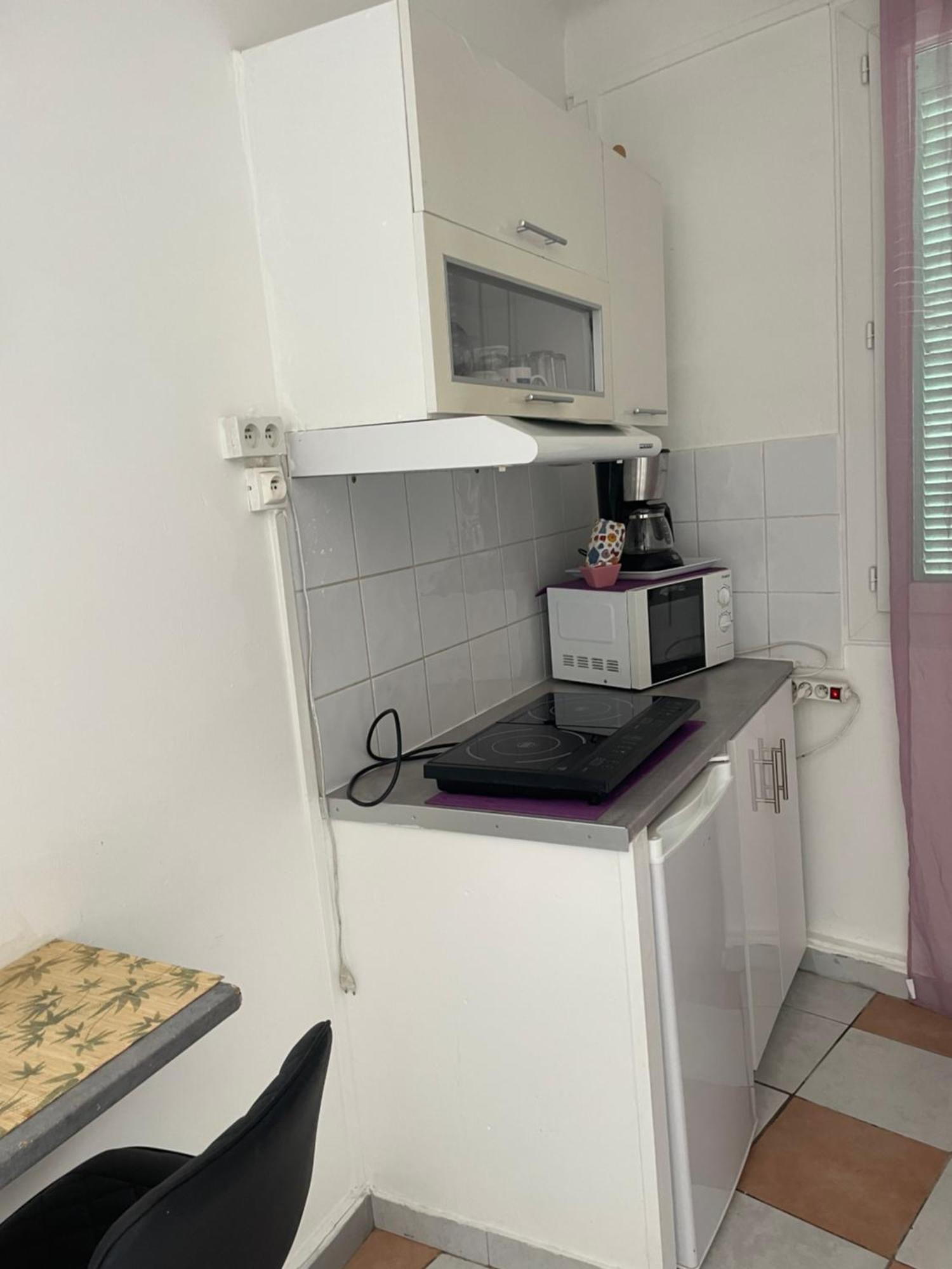 Stud Terras Ville Corniche 2 Pers Stat Gratuit Rue Modif Suivt Possib Et Accord Exclusif Marsilya Dış mekan fotoğraf