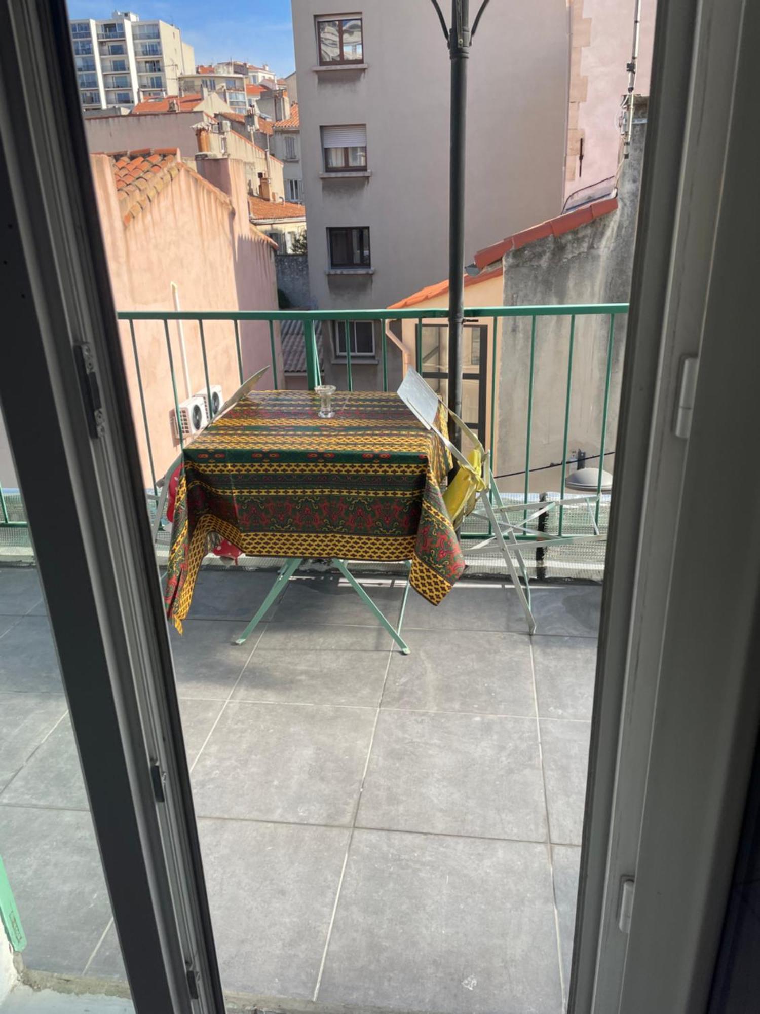Stud Terras Ville Corniche 2 Pers Stat Gratuit Rue Modif Suivt Possib Et Accord Exclusif Marsilya Dış mekan fotoğraf