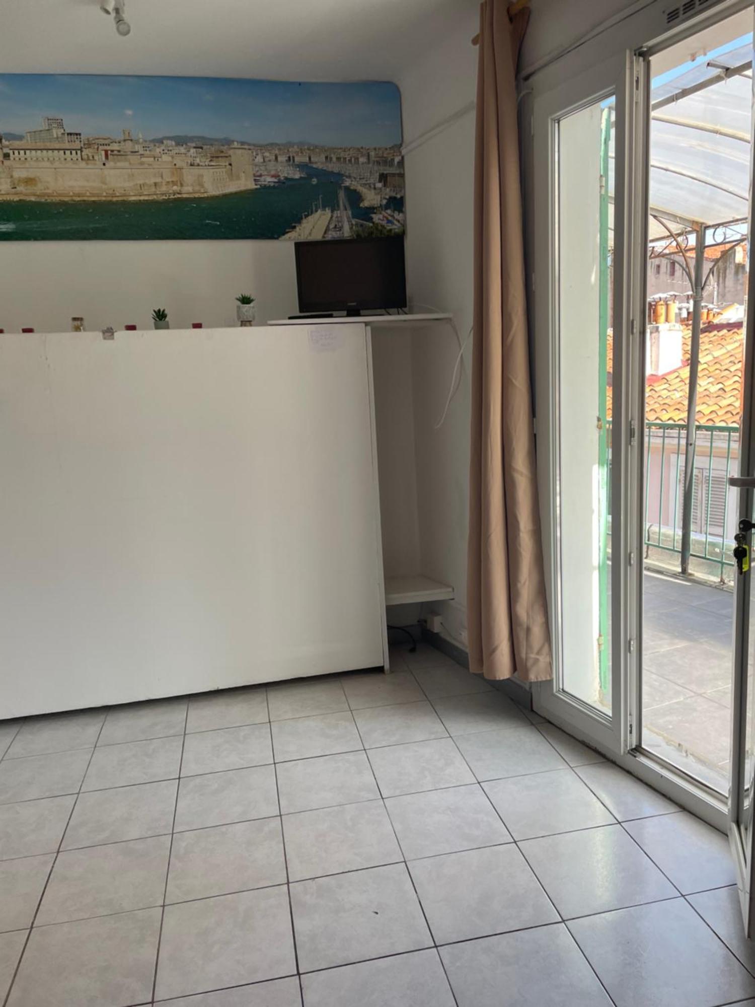 Stud Terras Ville Corniche 2 Pers Stat Gratuit Rue Modif Suivt Possib Et Accord Exclusif Marsilya Dış mekan fotoğraf